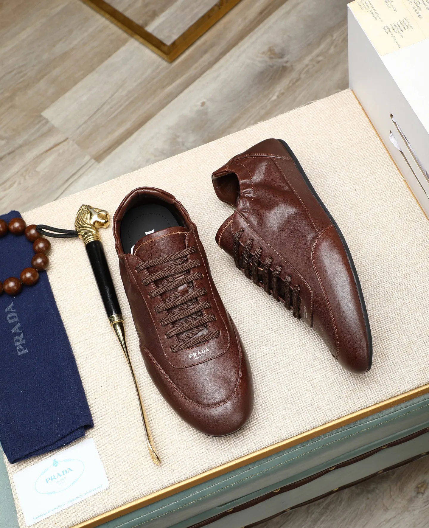 Men's shoes 💰 680 (top version) Product trademark: Prada "Prada" original casual shoes Regular size: 38-44 (can be customized to 45) Product materials: Original imported cowhide upper, original outsole.